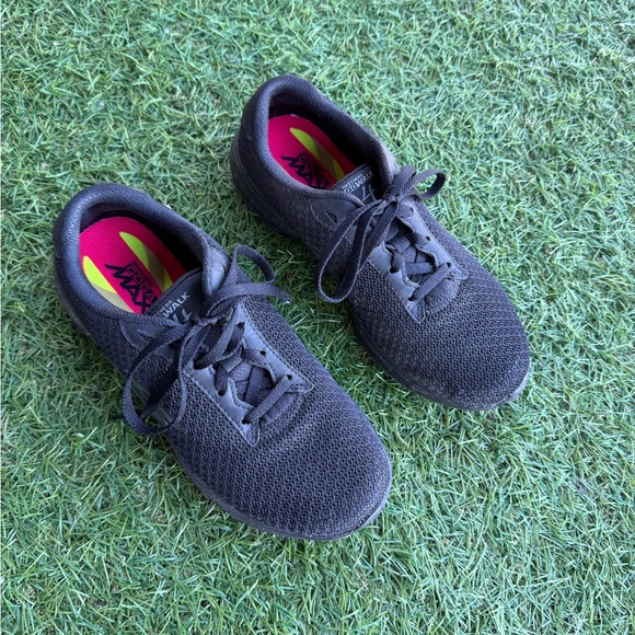 Skechers 5 - Picture 3 of 3